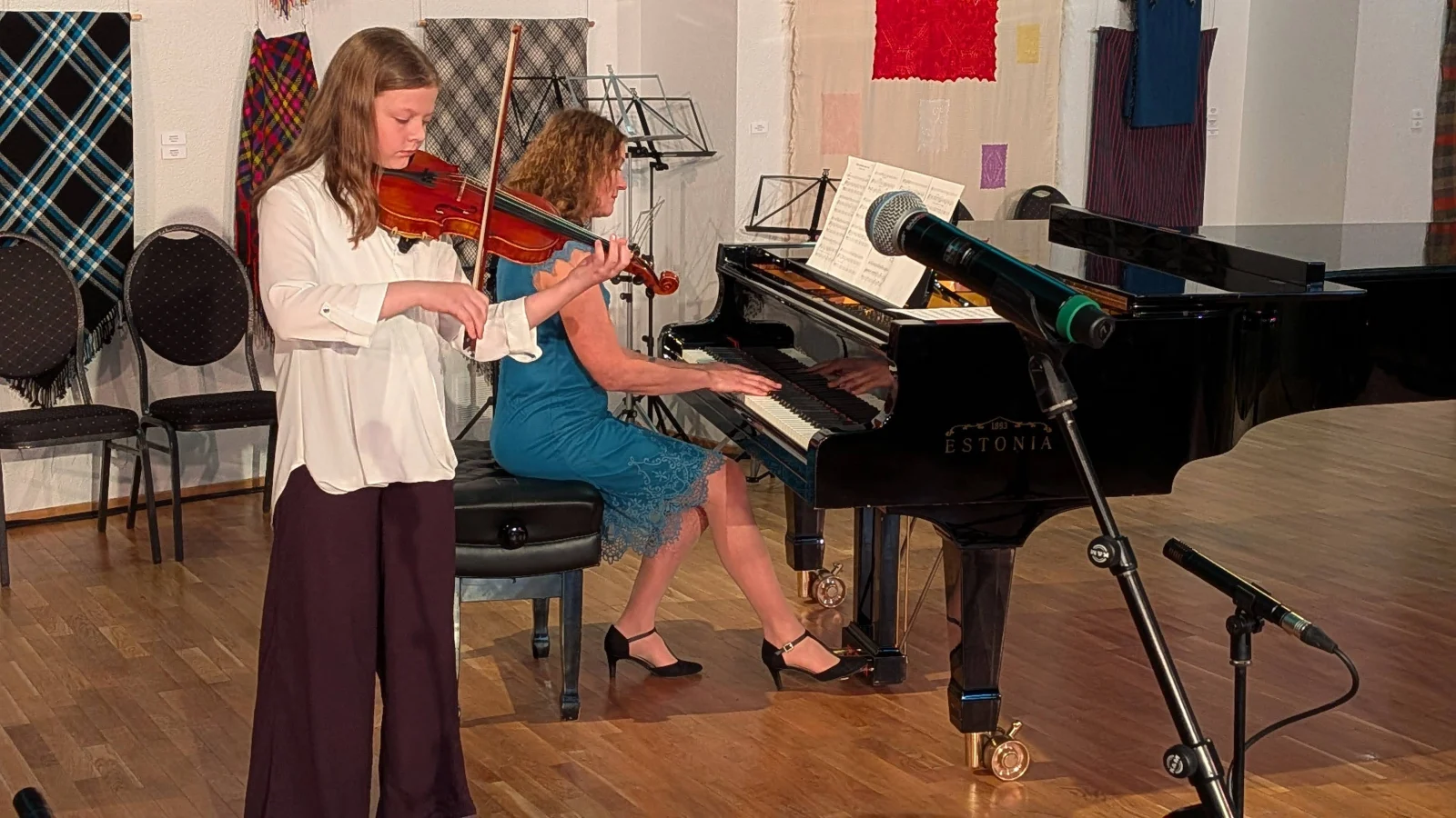Viiuldaja ja pianist kevadkontserdil 2026.