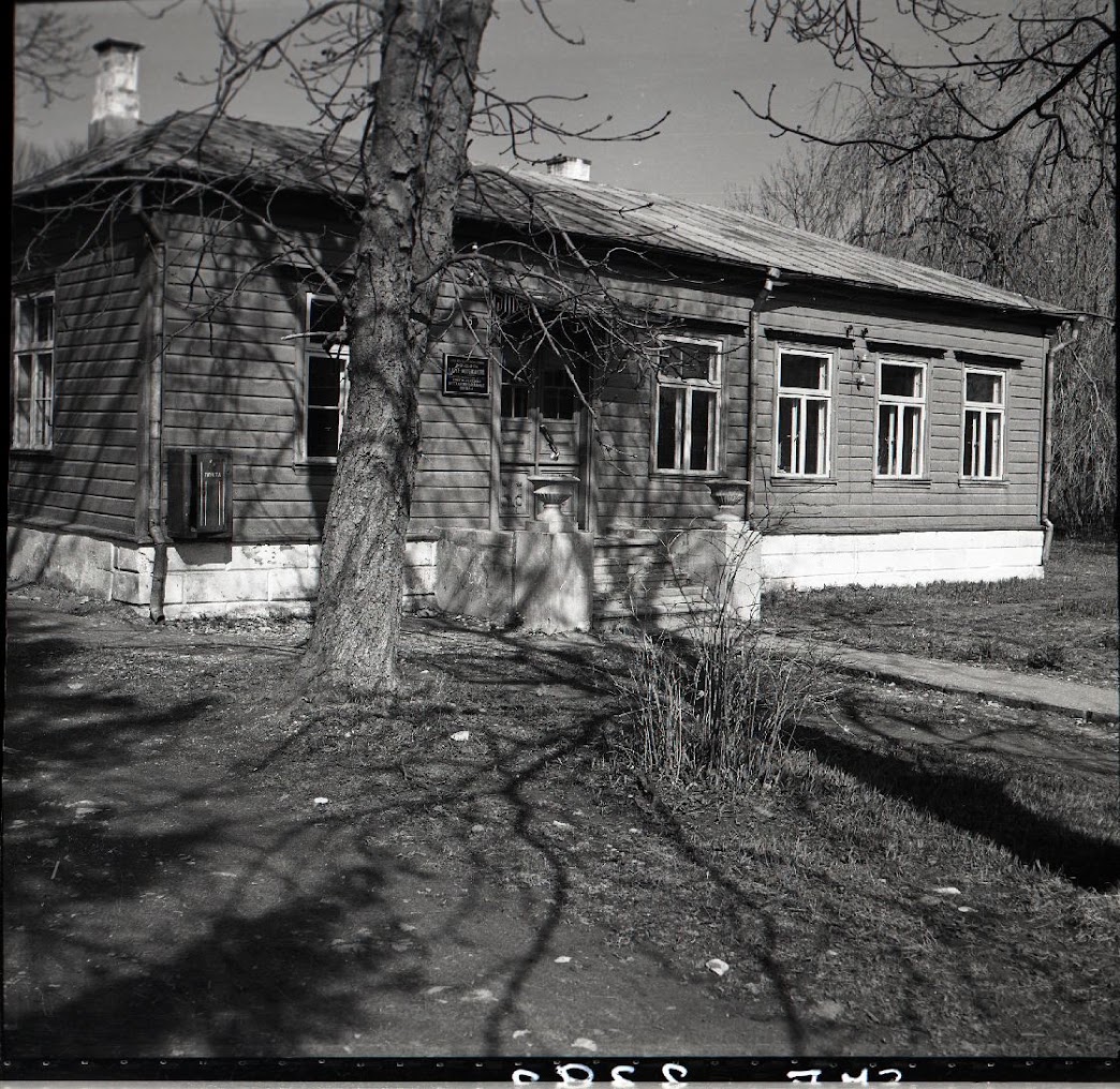 Kuressaare Muusikakool Garnisoni tänaval, kus kool tegutses aastatel 1950–1979.